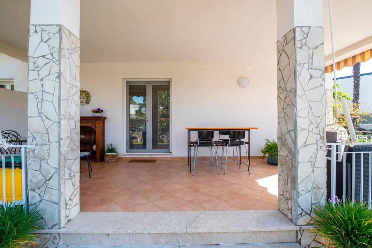 Holiday Fontane Bianche Gabriella Εξωτερικό φωτογραφία
