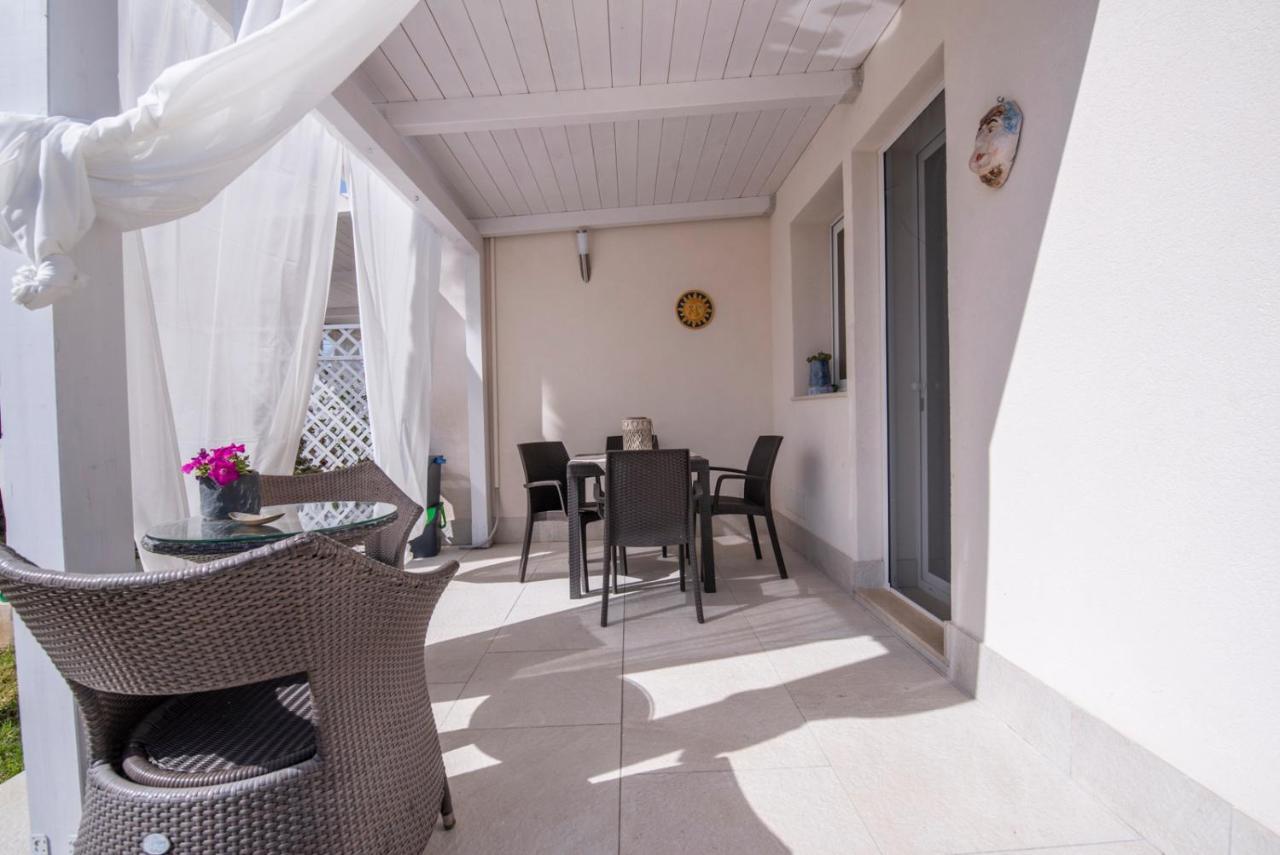 Holiday Fontane Bianche Gabriella Εξωτερικό φωτογραφία