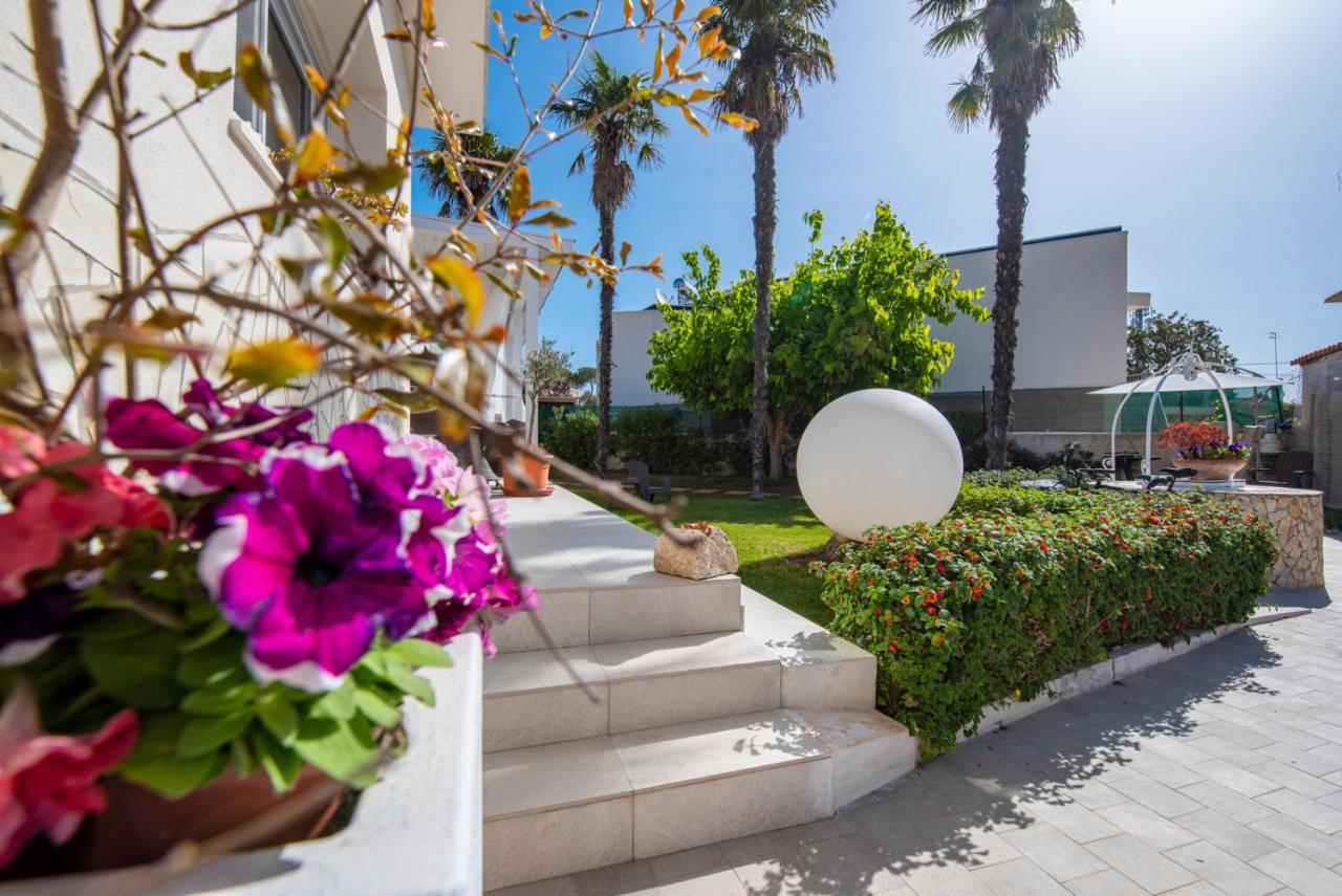 Holiday Fontane Bianche Gabriella Εξωτερικό φωτογραφία