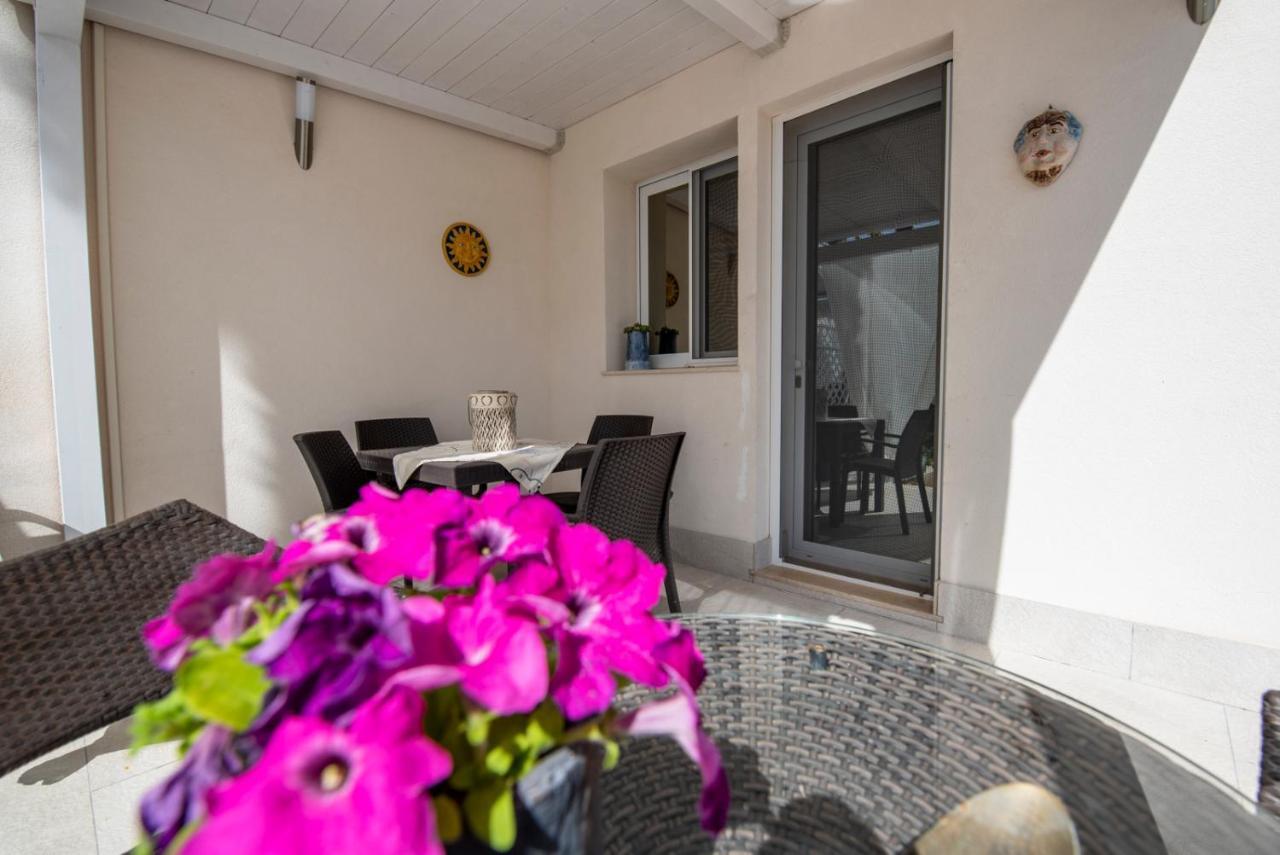 Holiday Fontane Bianche Gabriella Εξωτερικό φωτογραφία