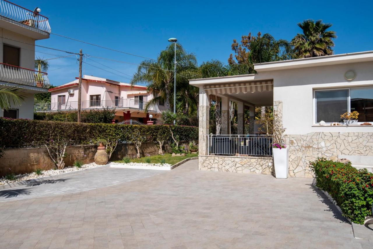 Holiday Fontane Bianche Gabriella Εξωτερικό φωτογραφία